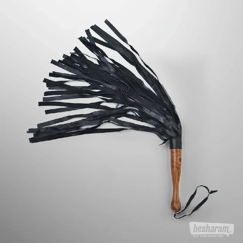 rouge-wooden-handle-flogger