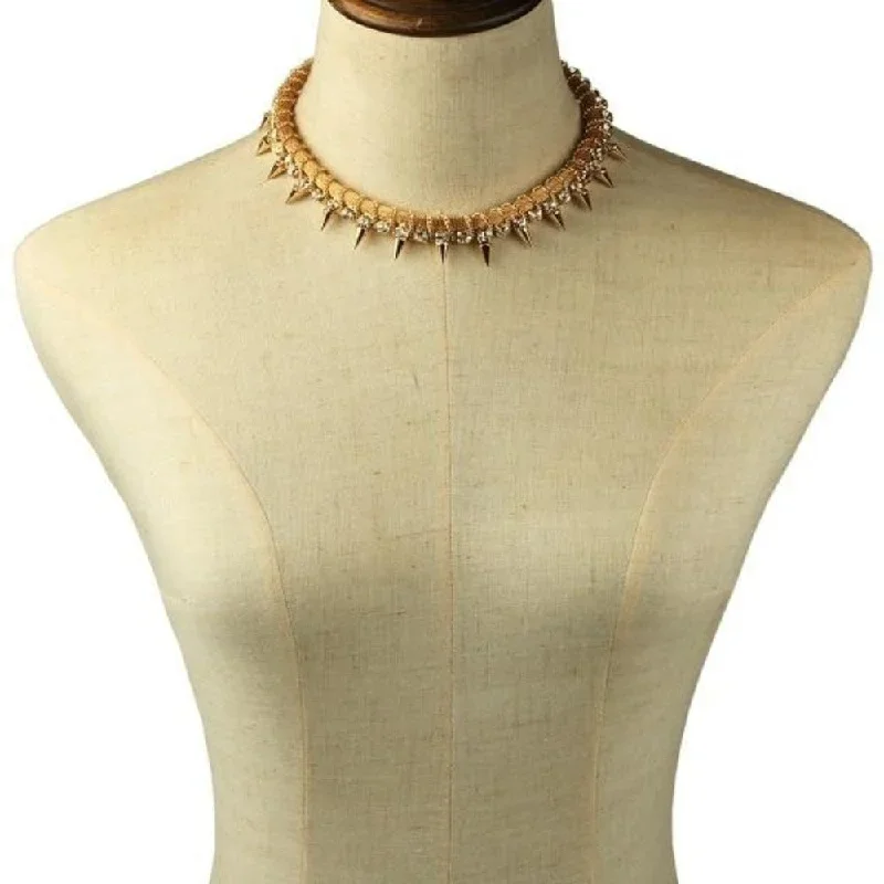 shiny-shimmering-spiked-collar