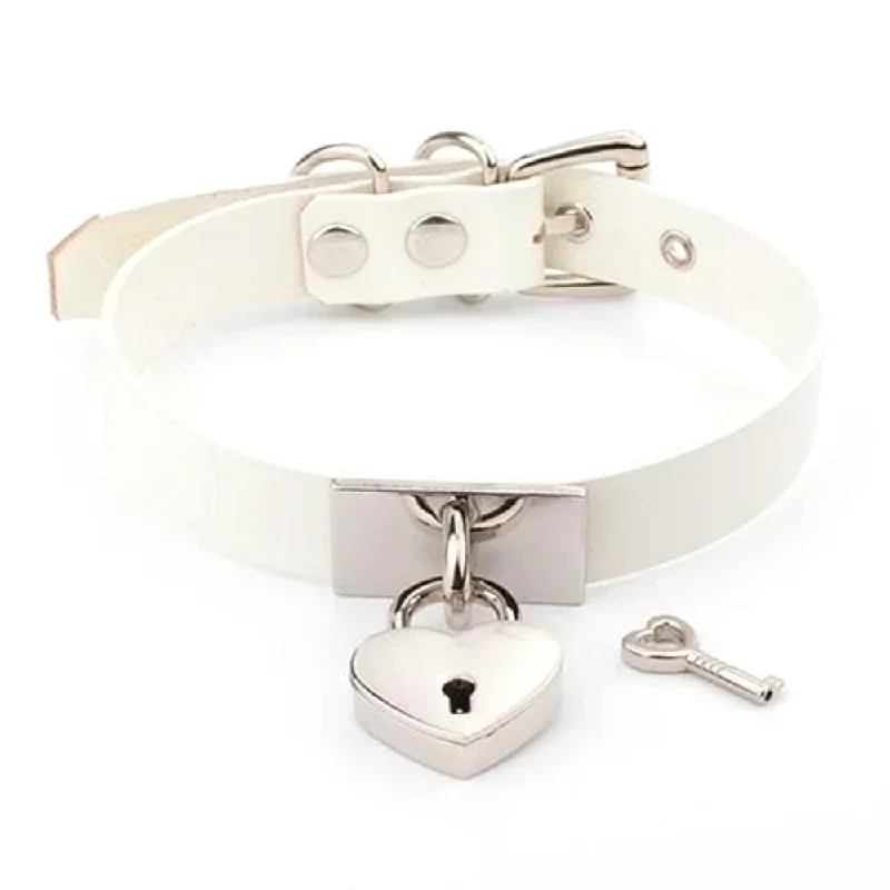 trendy-heartsy-locking-day-collar