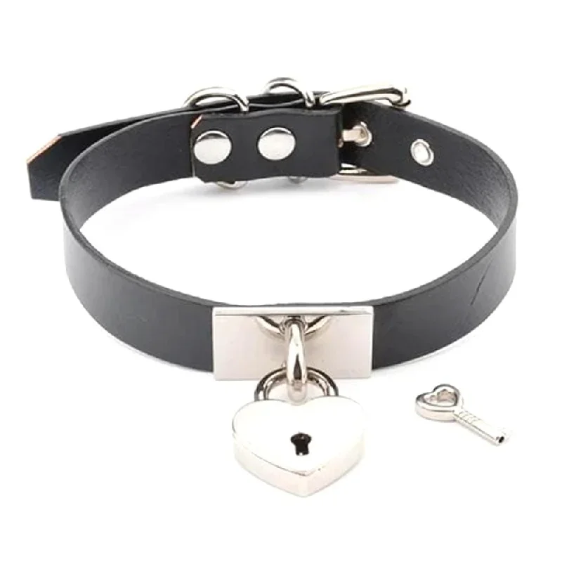 trendy-heartsy-locking-day-collar